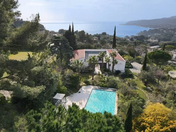 Maison 8 pièces 470 m²