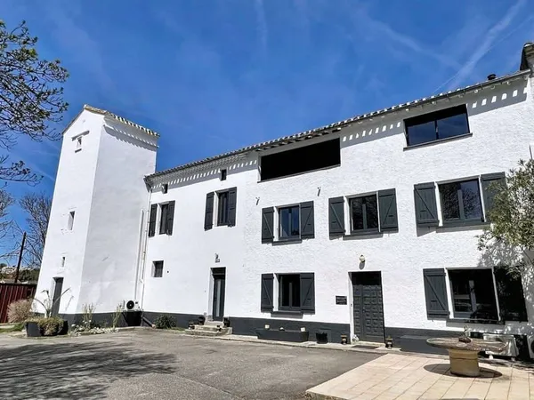 Maison 7 pièces 270 m²