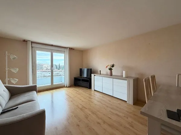 Superbe appartement T2 à vendre au dernier étage avec garage à Toulouse -