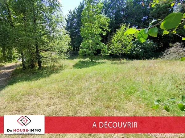 Terrain constructible de 910 m² à Charmes sur l'Herbasse