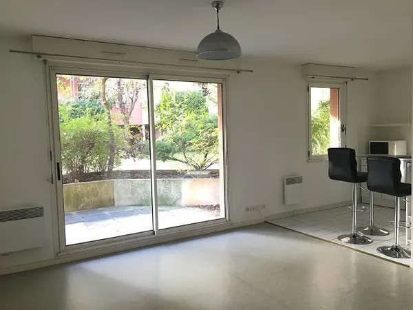 Guilhemery - T1 Bis avec terrasse et garage