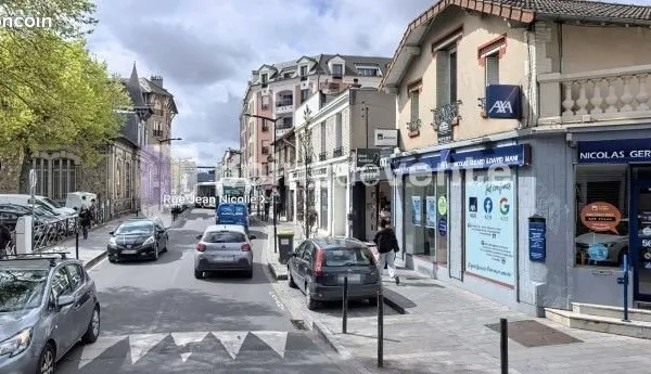 Local commercial 210 m²