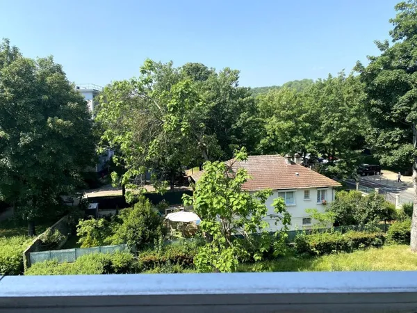 App 2p à rénover avec balcon avec vue dégagée