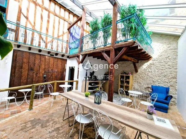 Maison 10 pièces 252 m²