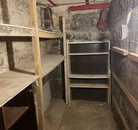 Cave saine éclairée - 9 m² - Pernety Paris 14e