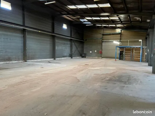 Local industriel 2 177 m²