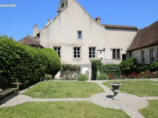 Maison 8 pièces 240 m²