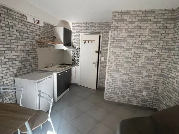 Loue chambre meublée
