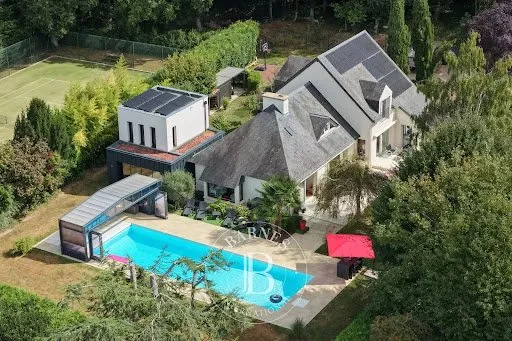 Maison 11 pièces 301 m²