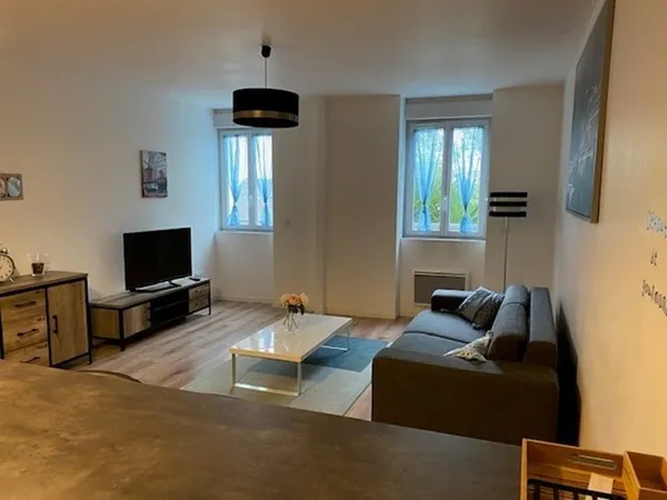 APPARTEMENT T2 LOCATION ANNUELLE MEUBLEE CENTRE VILLE