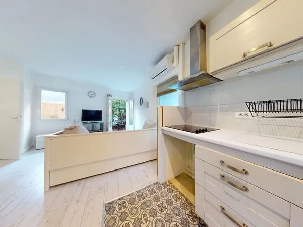 Appartement Saint Raphael 2 pièces 40 m2 en rez de jardin traversant