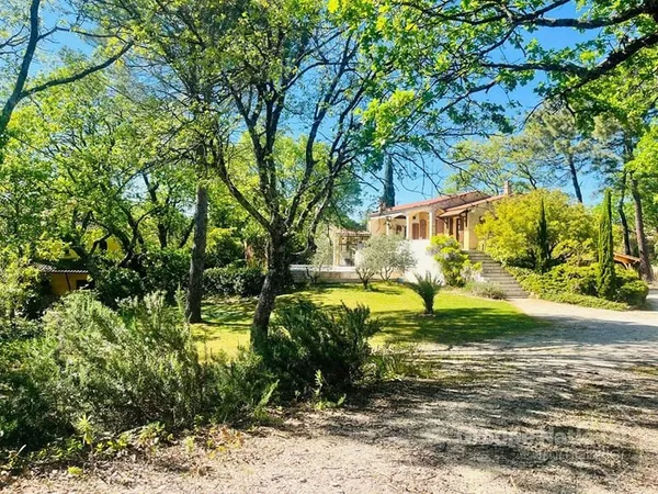 Maison 7 pièces 216 m²