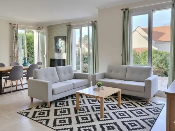 GRANDE MAISON FAMILIALE DE 230 m² AU CENTRE DU VILLAGE
