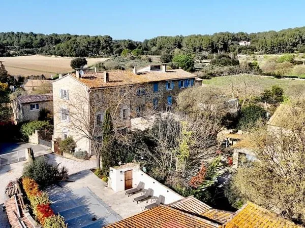 Cornillon Confoux - MAISON MEUBLEE -6 pièce(s) - 110.15 m2 - JARDIN -TERRASSE -PISCINE