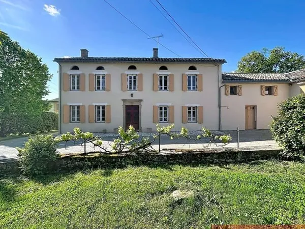 Maison 10 pièces 300 m²