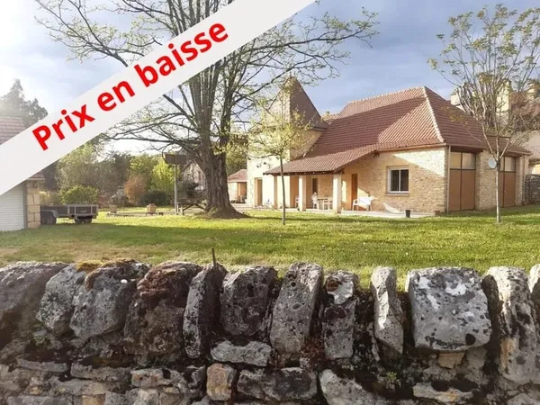 Belle maison de caractère en pierre dans un village de Bouriane