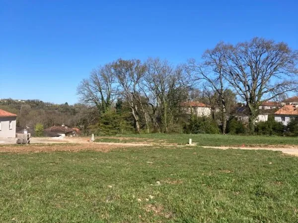 SAINT-BENOIT, terrain à bâtir de 593m2