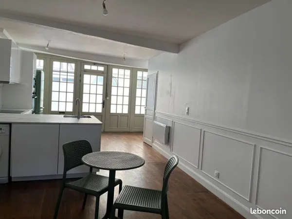 Maison de ville en hyper centre - Montfort-sur-Meu