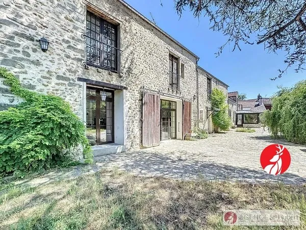 Maison 9 pièces 383 m²
