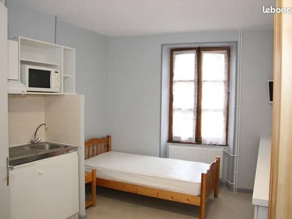 Chambre meublée pour étudiant(e)
