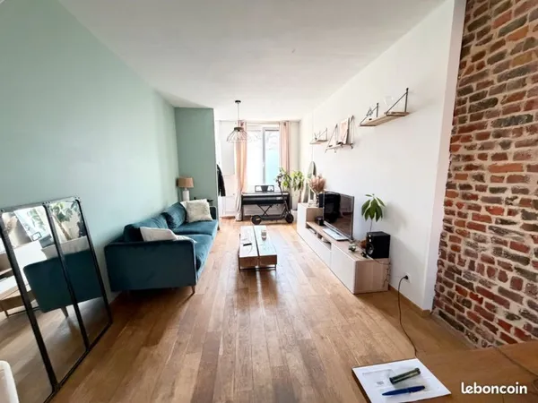 Jolie maison meublée avec un extérieur à La Madeleine