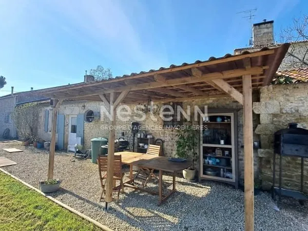 Maison en pierre 90 m² , 2 chambres et mezzanine au calme à Foussais payré