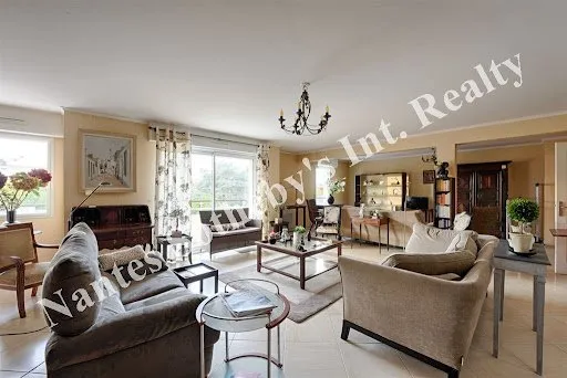 Appartement 5 pièces 188 m²