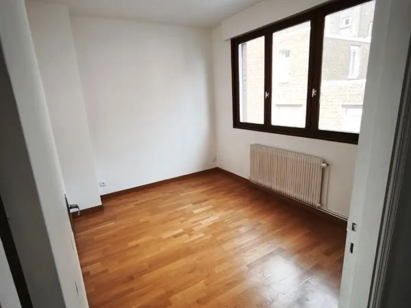 Maison T4 plus garage. Digue de malo