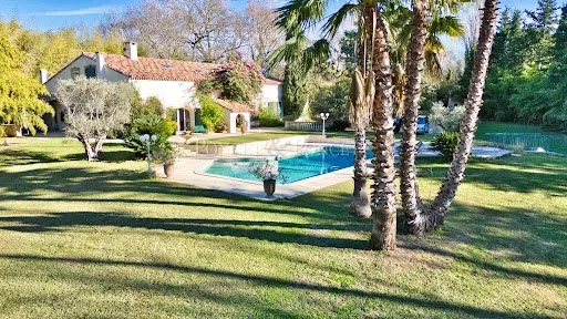 Maison 11 pièces 480 m²