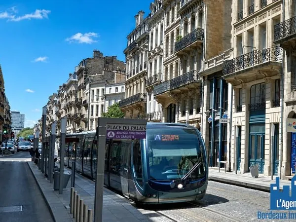 VENTE CONFIDENTIELLE - BORDEAUX - HÔTEL DE VILLE - APPARTEMENT DE TYPE 3 DE 132 M². Benoît TREMENT -