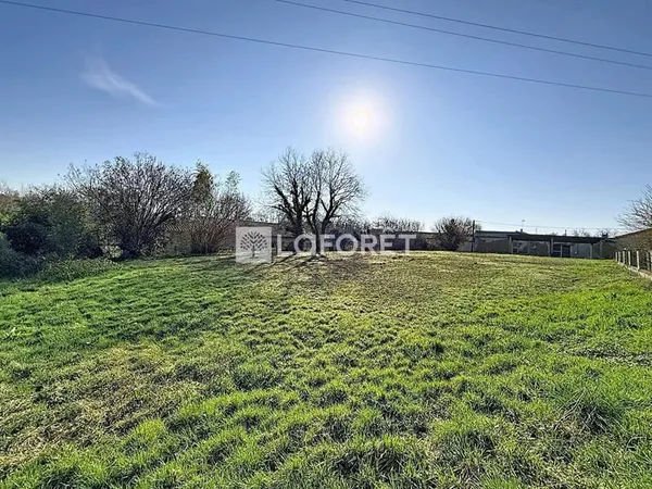 TERRAIN PLAT A VENDRE DE 1882 m² LIBRE CONSTRUCTEUR GARNERANS