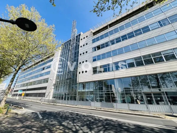 Bureaux 651 m²