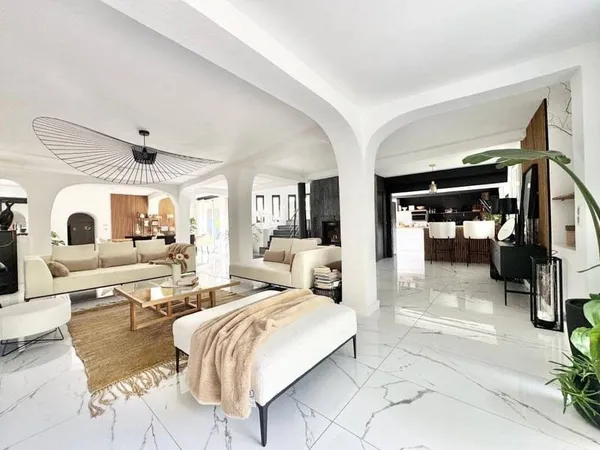 Maison 7 pièces 280 m²