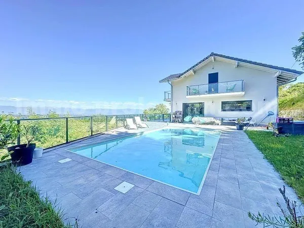 Maison 8 pièces 280 m²