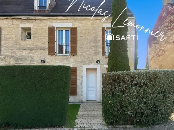 Entre mer et ville, découvrez cette maison familiale entièrement rénové avec soin.