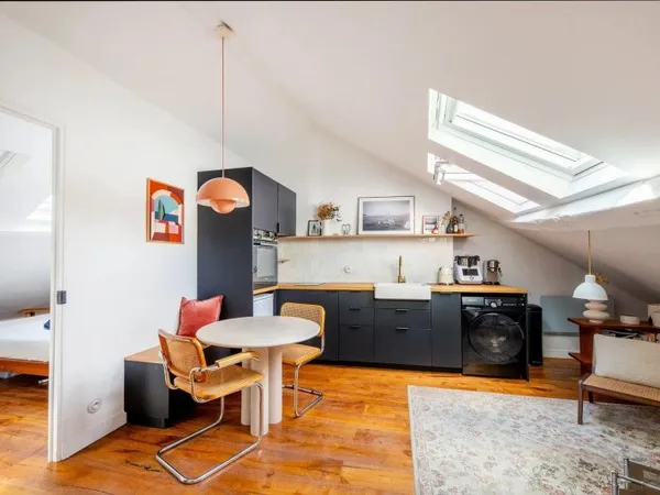 Appartement 2 pièces sous les toits - 38 m² au sol (20 m² Carrez)