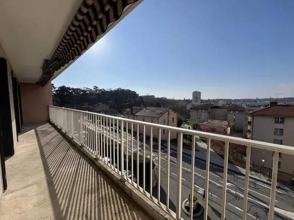 VALENCE - PROXIMITE CENTRE VILLE Appartement T3 avec balcon, garage et cave