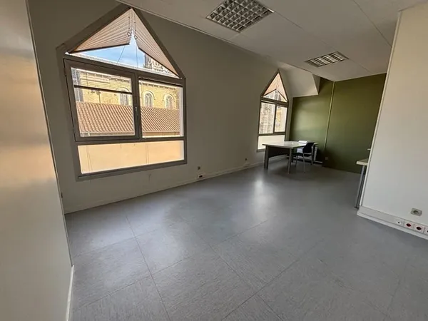 Bureau 174 m²