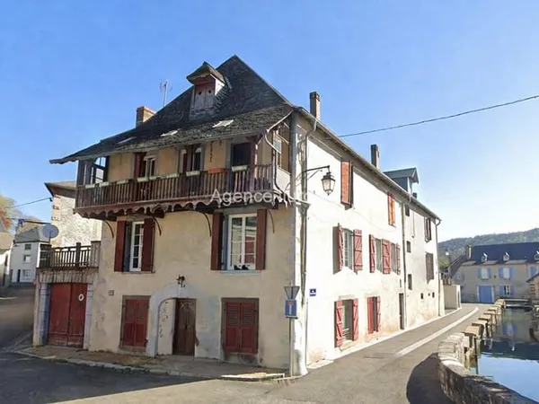 Vallee D'ossau - Immeuble Historique A Renover - Fort Potentiel - Centre De Village -