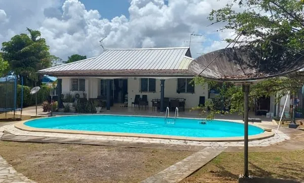 MAISON PLAIN PIED 5 PIECES AVEC PISCINE + DEPENDANCE T2