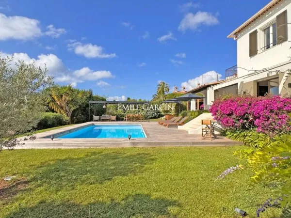 A louer, Mougins, propriété moderne entièrement rénovée, 4 chambres doubles, piscine