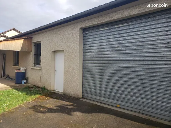 Local d’activité et entrepôt Location Biars-sur-Cère 1p 150m² 780€
