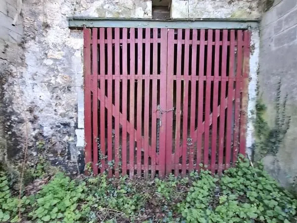 A Vendre Cave + Cour