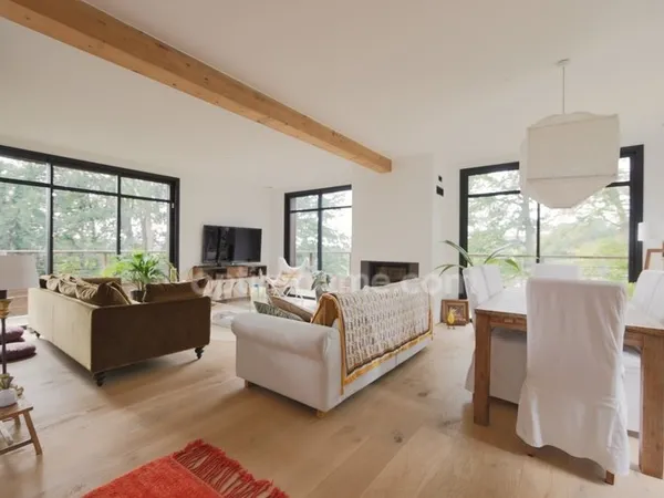 Proche L'ISLE-ADAM (95) - Maison d'architecte d'exception au coeur d'un écrin de verdure