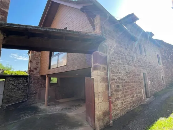 VALADY, Maison de village T4/5 de 116m2 en très bon état