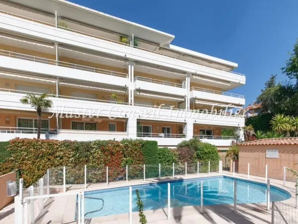 CENTRE CANNES - DERNIER ETAGE 4P 140M² + 43M² Ter.