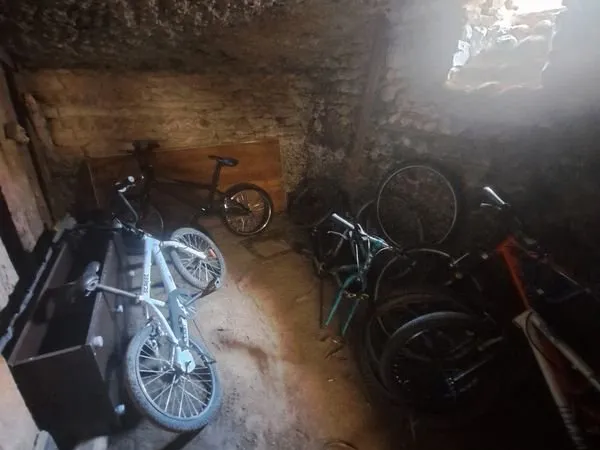 Locale Cave