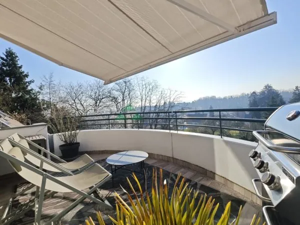 Duplex d'exception au dernier étage avec terrasse offrant un