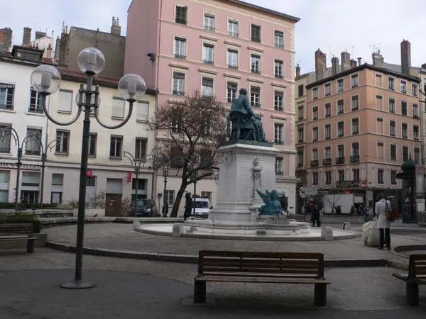 F2 - 11 RUE ADELAIDE PERRIN 69002 LYON