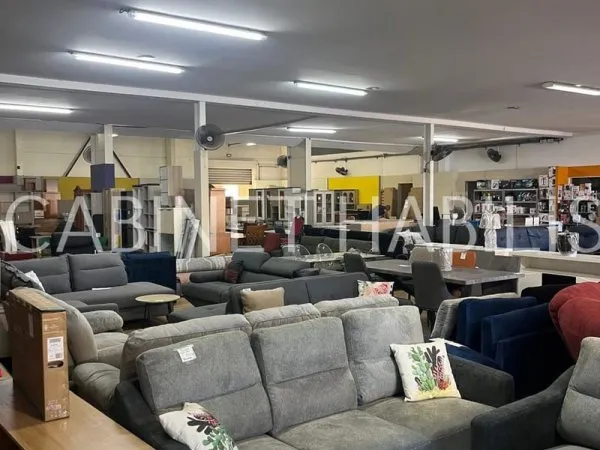 A LOUER - LOCAL DE 750 M2 ENVIRON - SAINT-LOUIS - 18 000 EUR